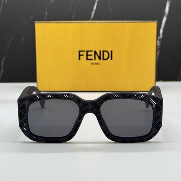 NEW FE40113I 02A FENDI SUNGLASSES MATTE BLACK UNISEX EYEWEAR FENDI - Picture 4 of 15